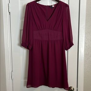 Banana Republic fuchsia pink 3/4 sleeve v-neck knee length dress